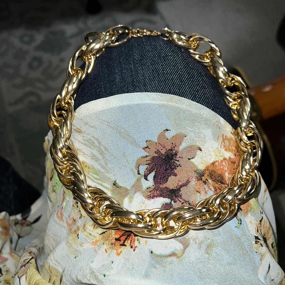 B.A.B.E creates necklace and earrings